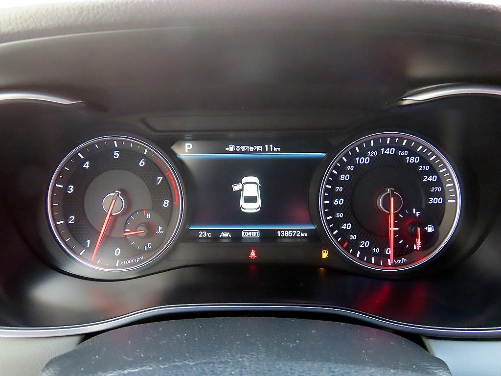 Genesis G70 - Vista 9