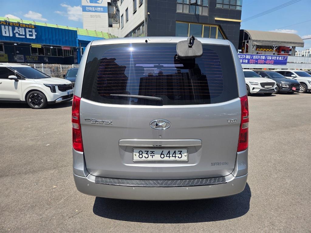 HYUNDAI Starex - Vista 5