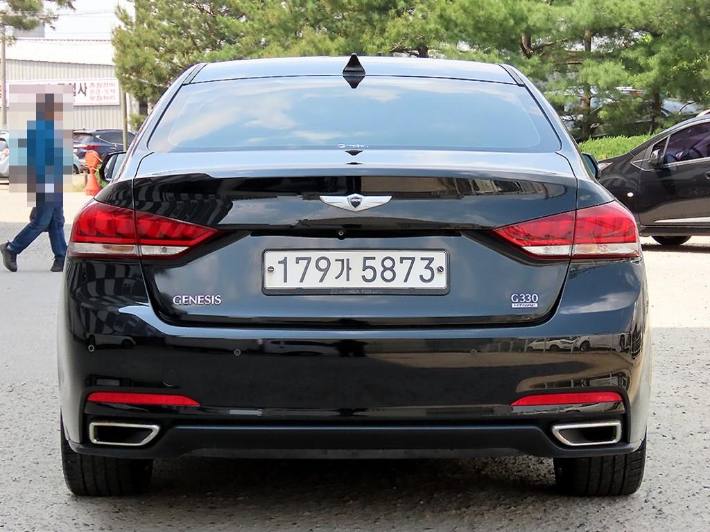 HYUNDAI Genesis - Vista 4