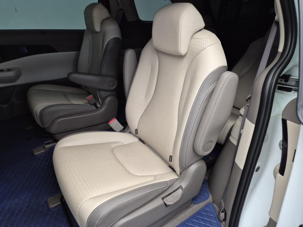 KIA Carnival - Vista 12