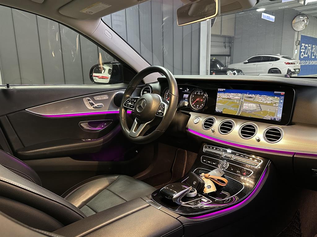 Mercedes Benz E class - Vista 8