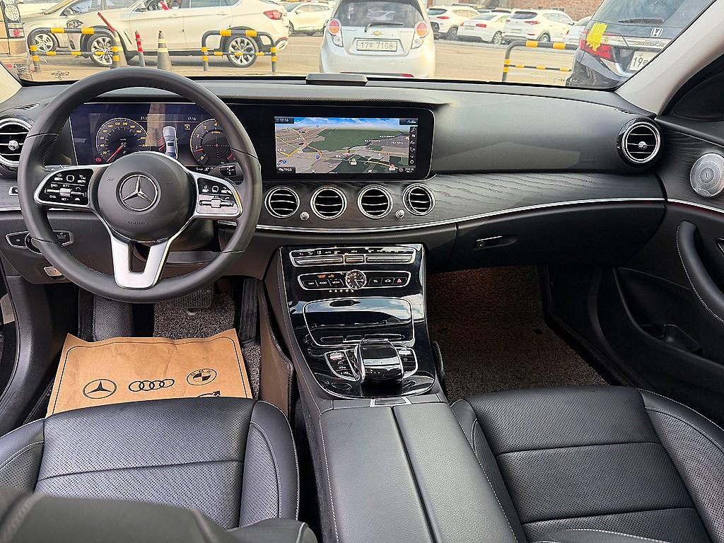 Mercedes Benz E class - Vista 5