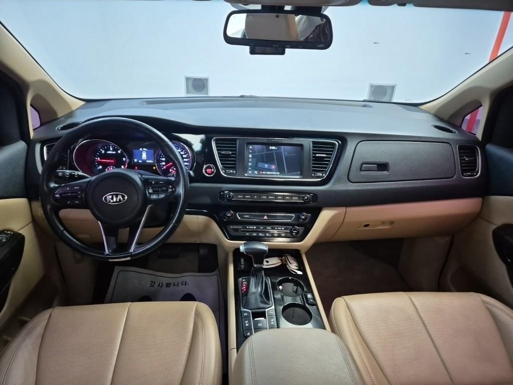 KIA Carnival - Vista 7