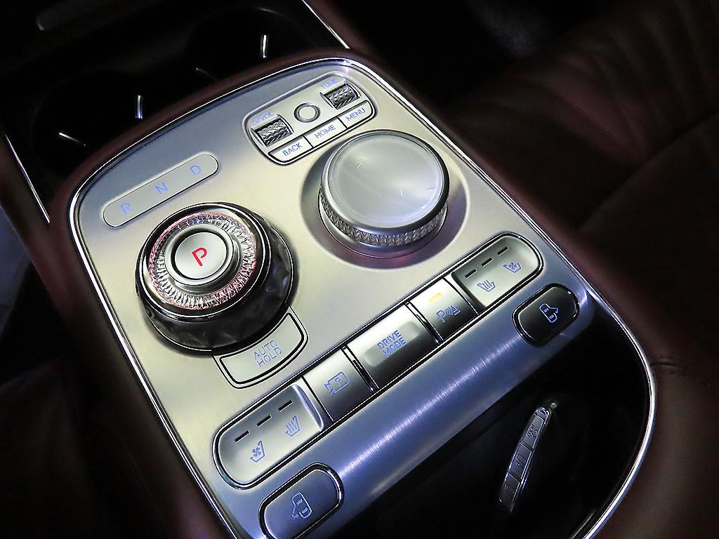 Genesis G90 - Vista 12