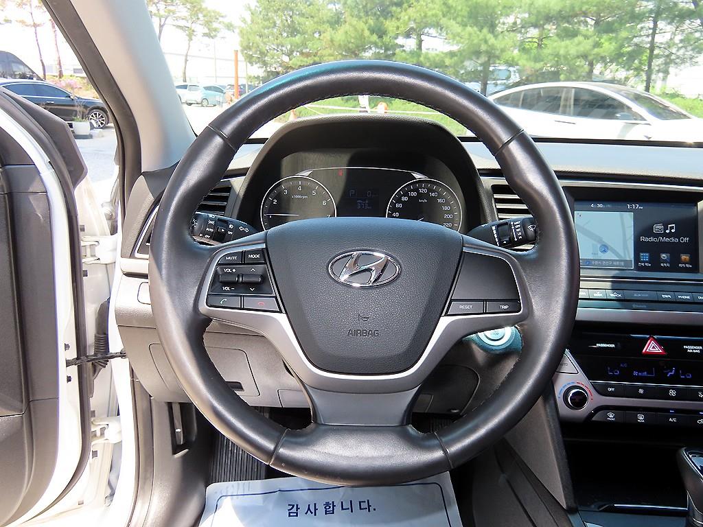 HYUNDAI Avante - Vista 8
