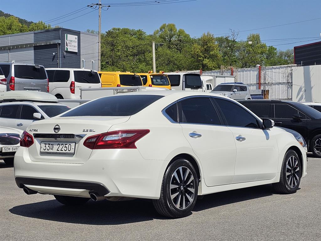 Nissan Altima - Vista 4