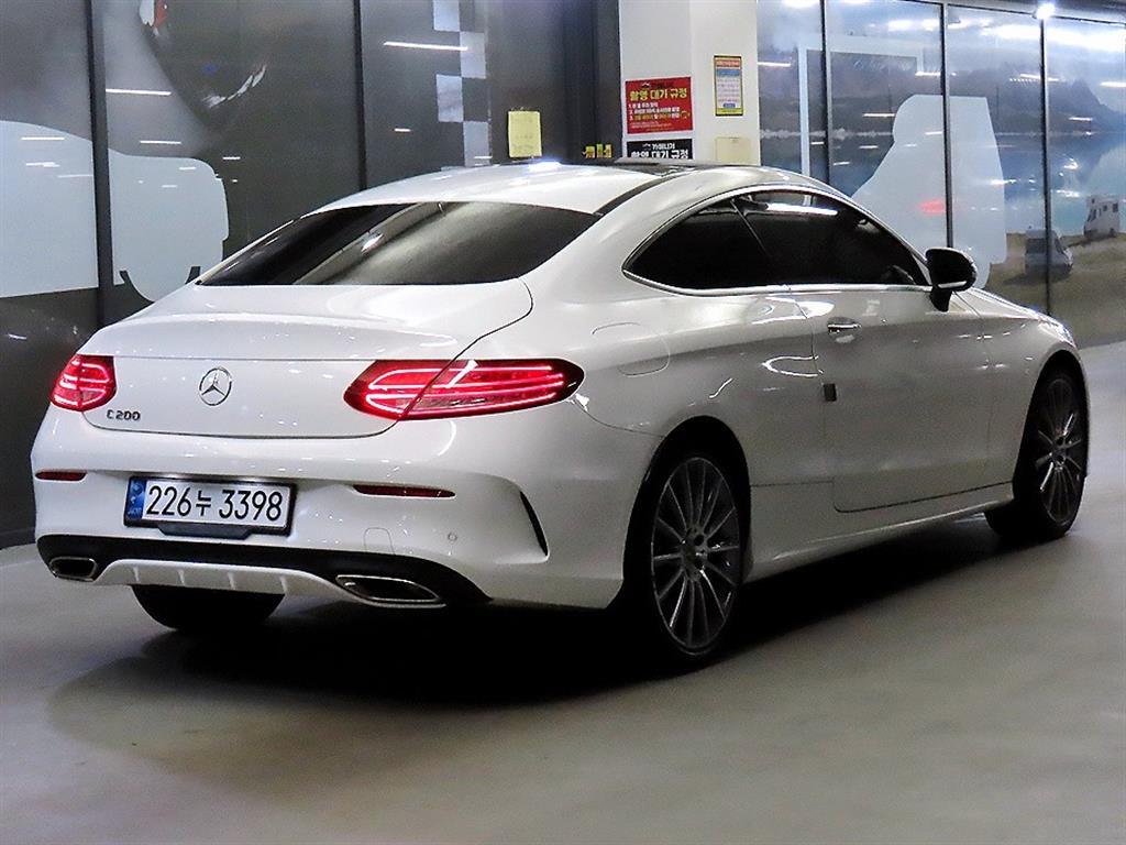 Mercedes Benz C Class - Vista 4
