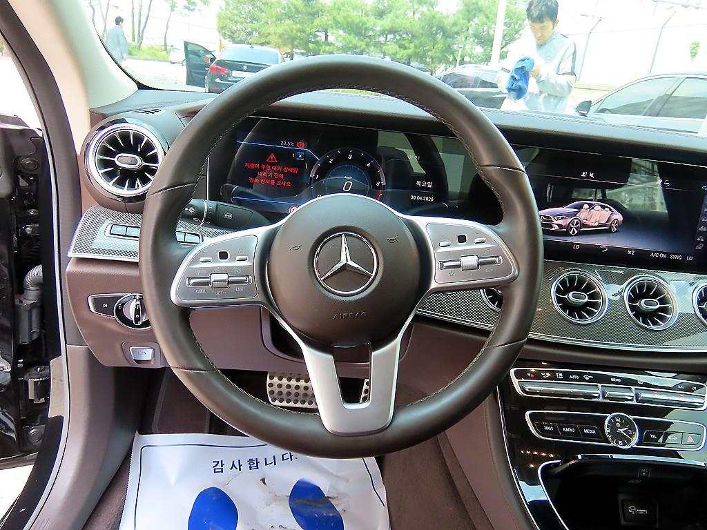 Mercedes Benz CLS Class - Vista 8
