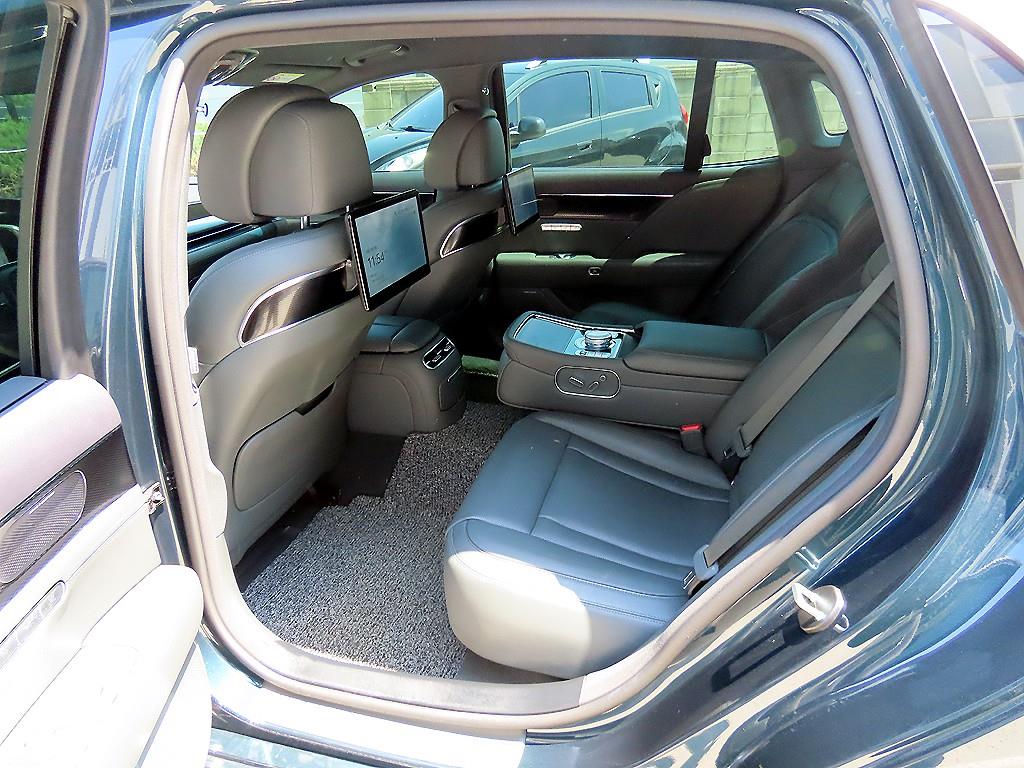 Genesis G90 - Vista 6