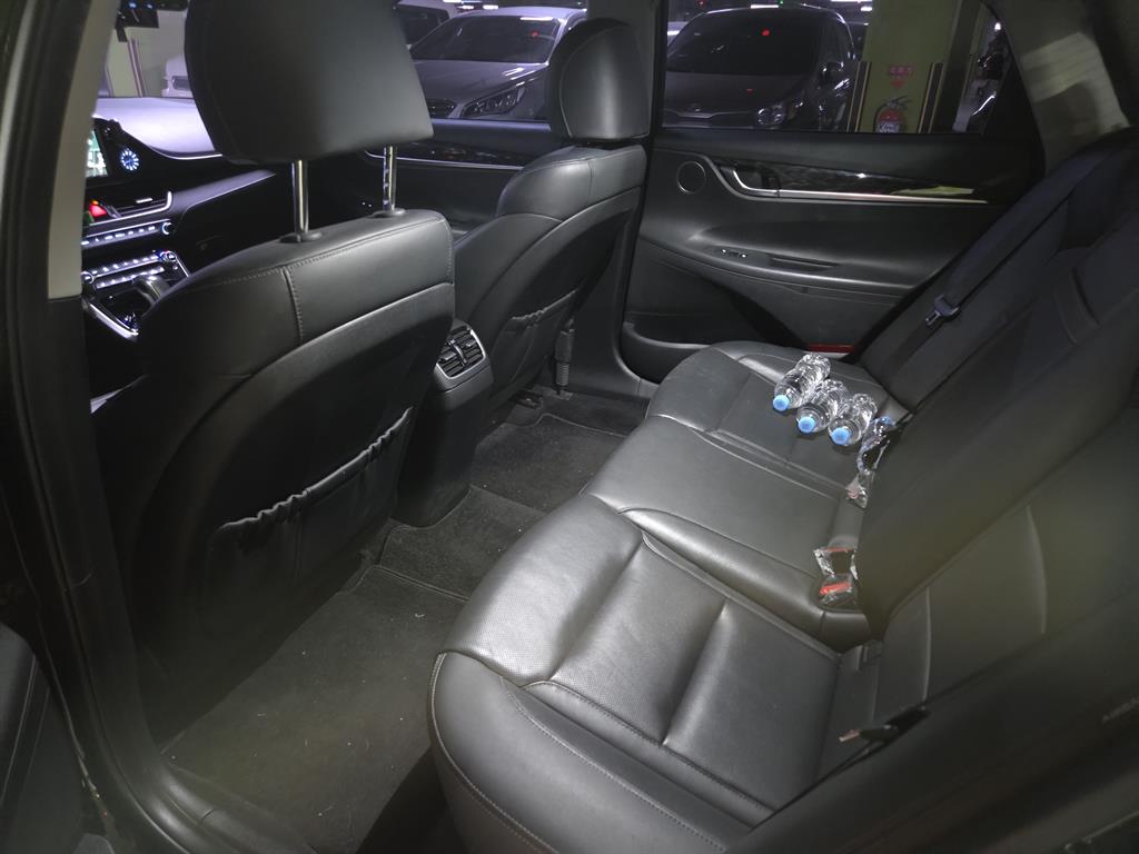 HYUNDAI Grandeur - Vista 12