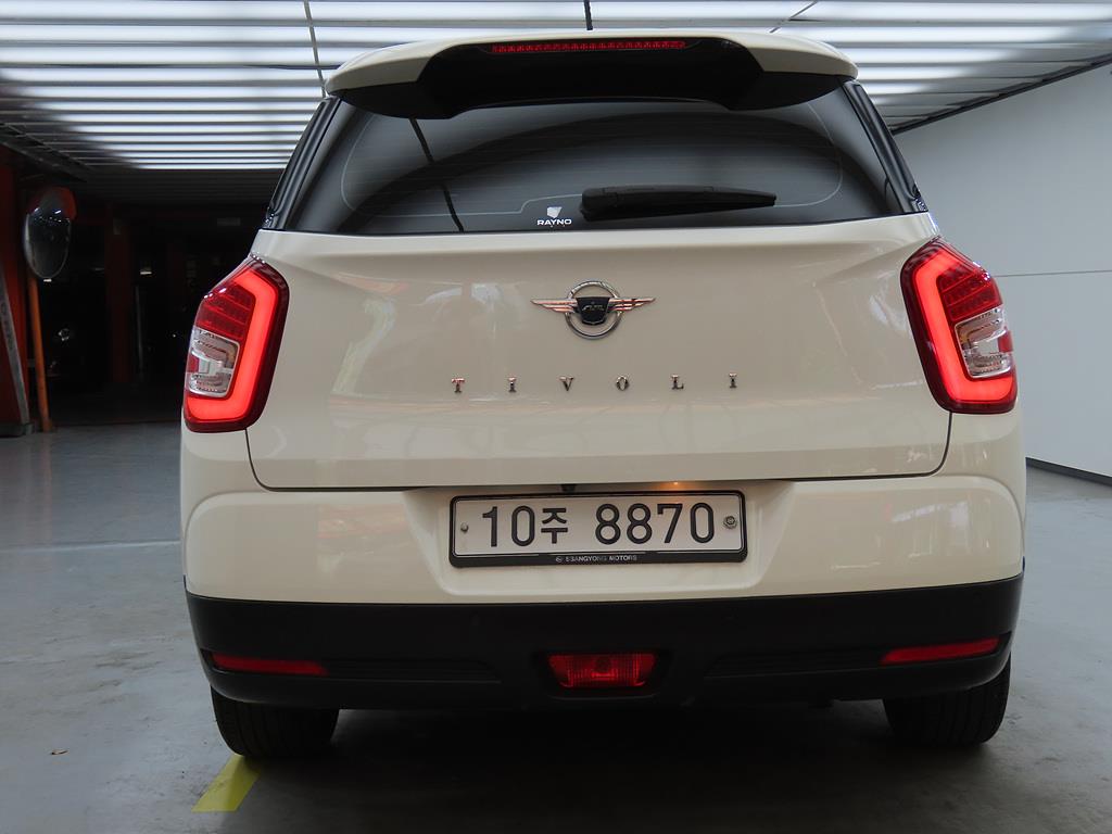 Ssangyong Tivoli - Vista 4