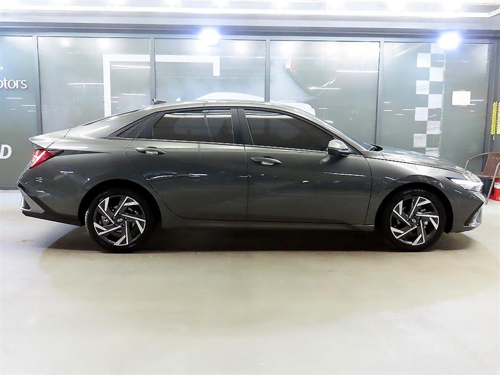 HYUNDAI Avante - Vista 3