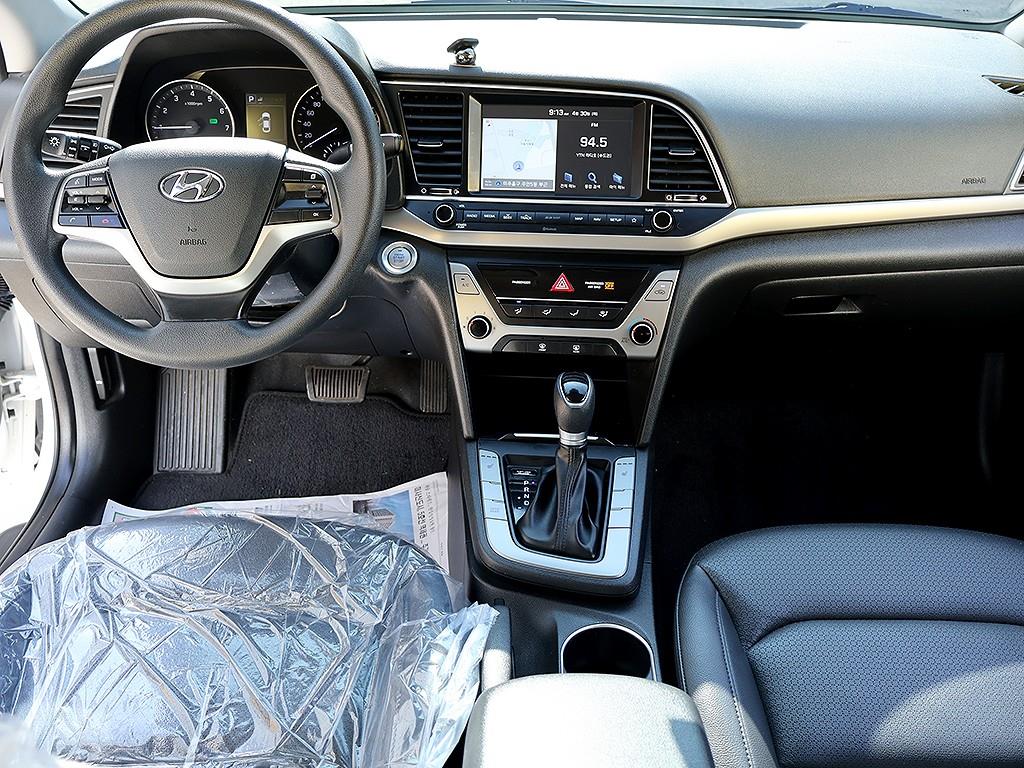 HYUNDAI Avante - Vista 9