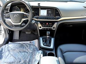 HYUNDAI Avante - Vista 10