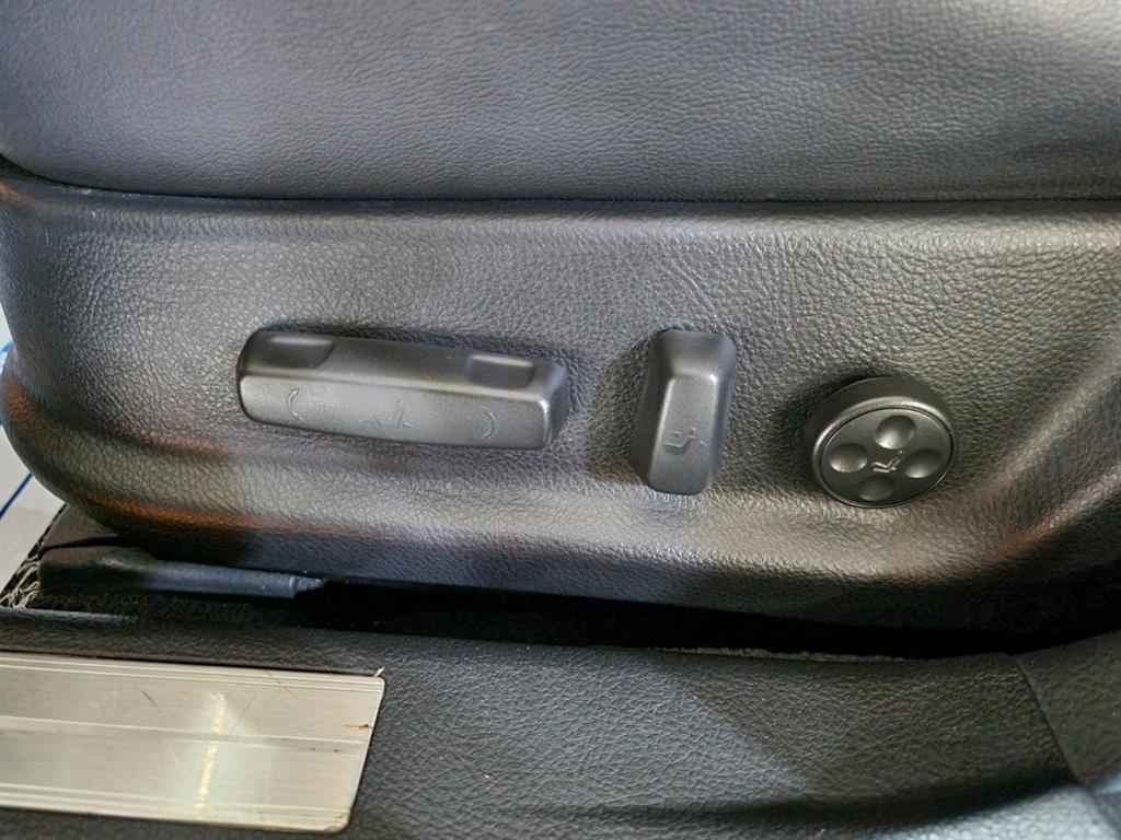 HYUNDAI Genesis - Vista 11