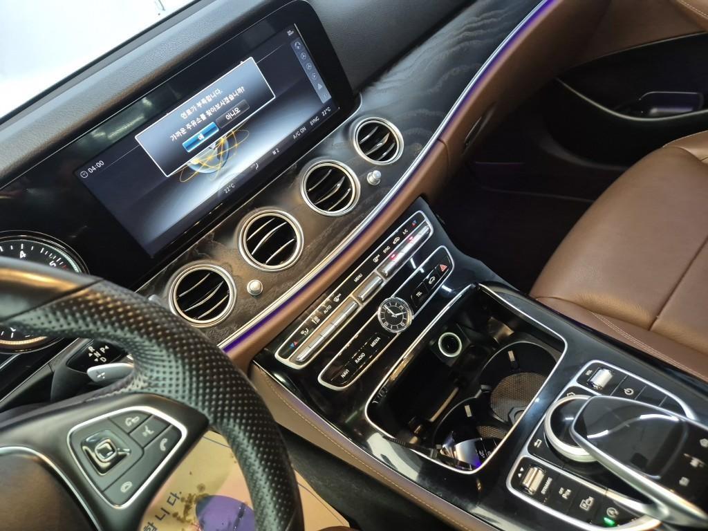 Mercedes Benz E class - Vista 10