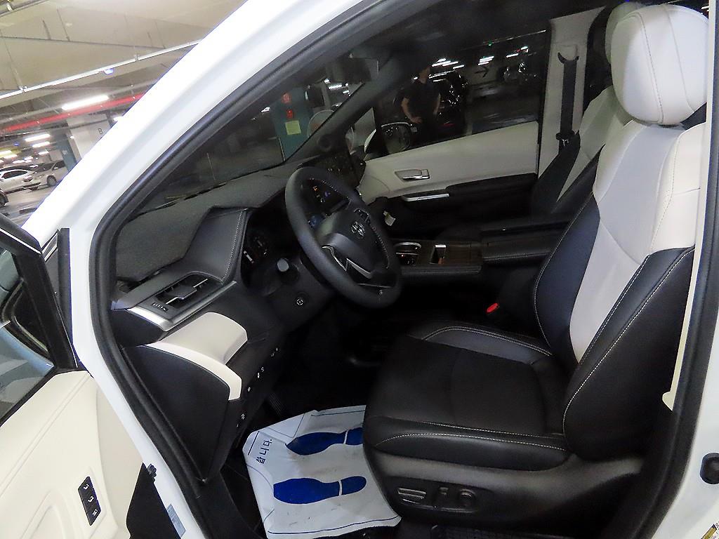 Toyota Siena - Vista 6