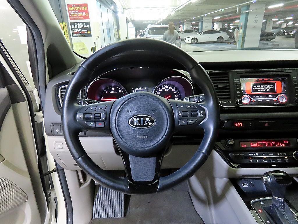 KIA Carnival - Vista 9