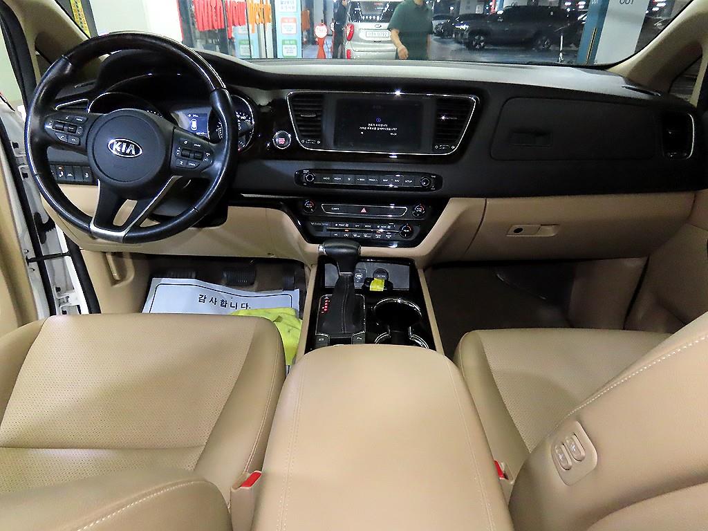 KIA Carnival - Vista 10