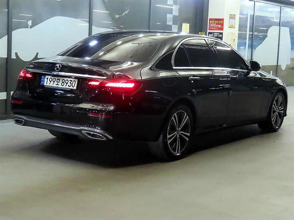 Mercedes Benz E class - Vista 4