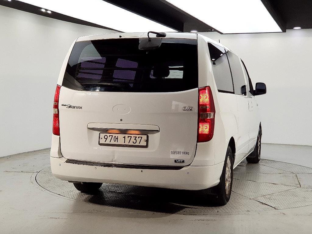 HYUNDAI Starex - Vista 3