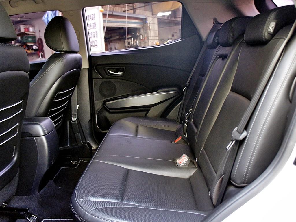 Ssangyong Tivoli - Vista 11
