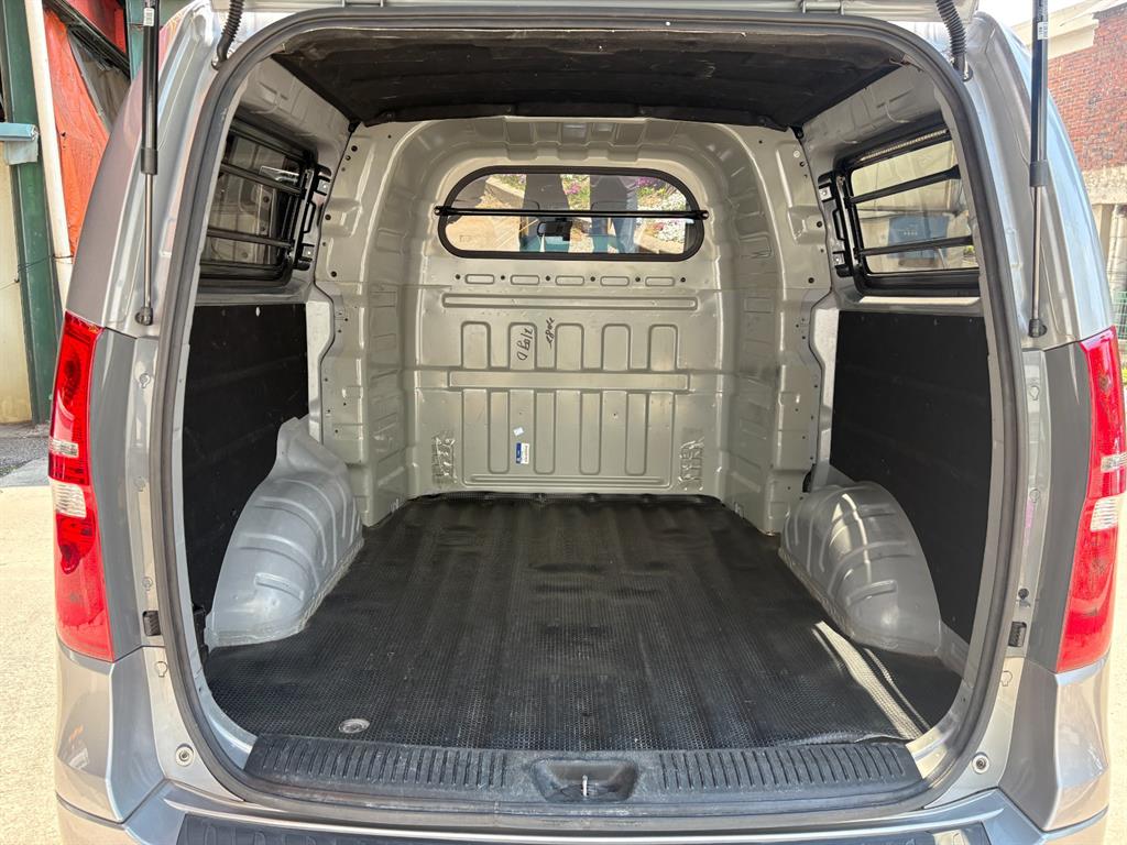 HYUNDAI Starex 2017 Gris - Importación desde Corea - HF Imports Iquique - Foto 18