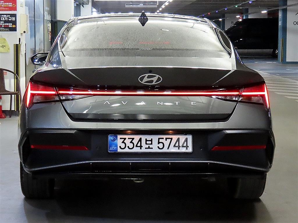 HYUNDAI Avante - Vista 5