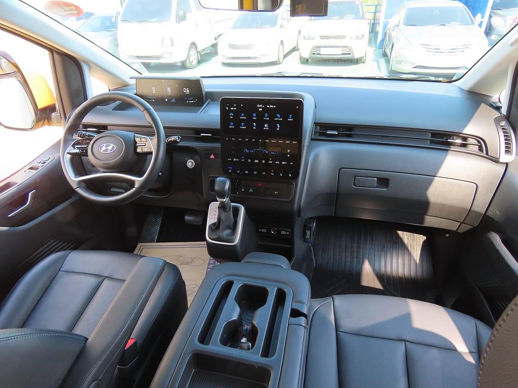 HYUNDAI Staria - Vista 5