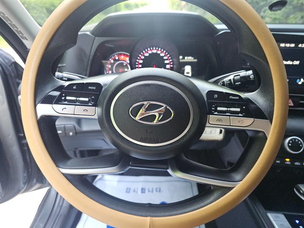 HYUNDAI Avante - Vista 10