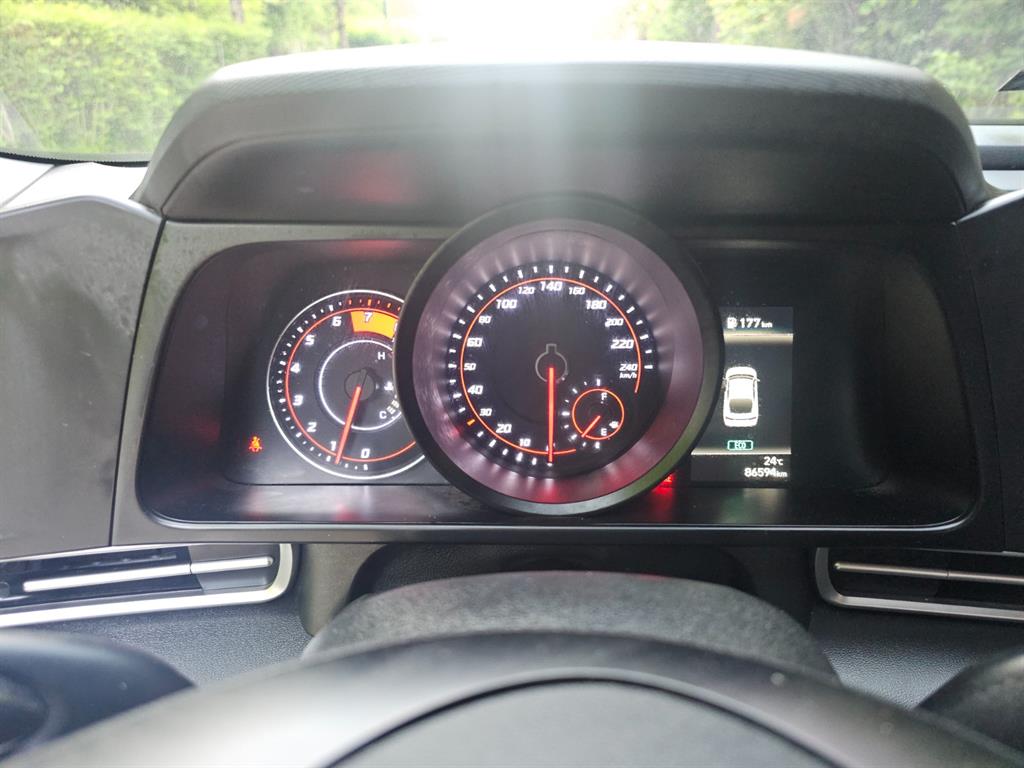 HYUNDAI Avante - Vista 12