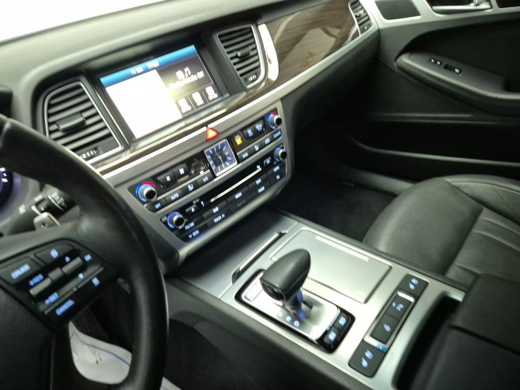 Genesis G80 - Vista 10