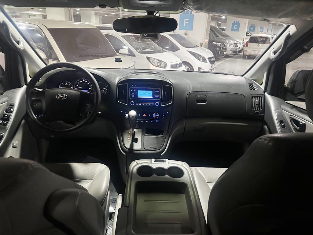 HYUNDAI Starex - Vista 5