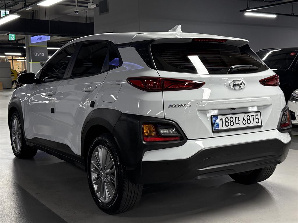 HYUNDAI Kona - Vista 5