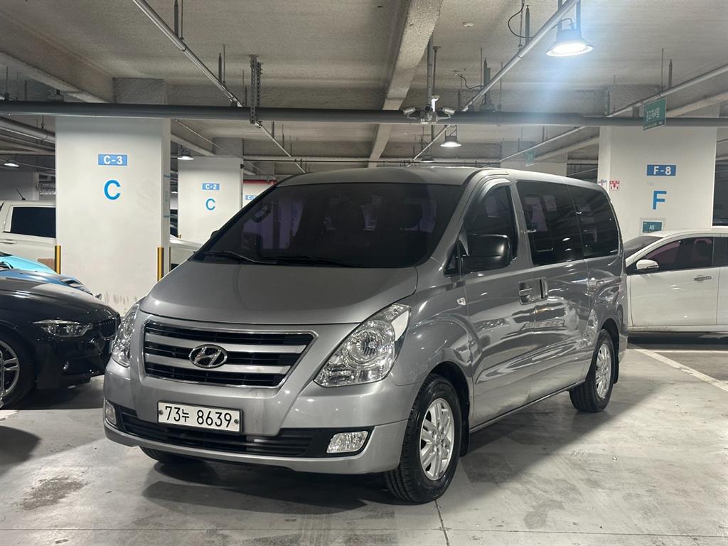 HYUNDAI Starex - Vista 3