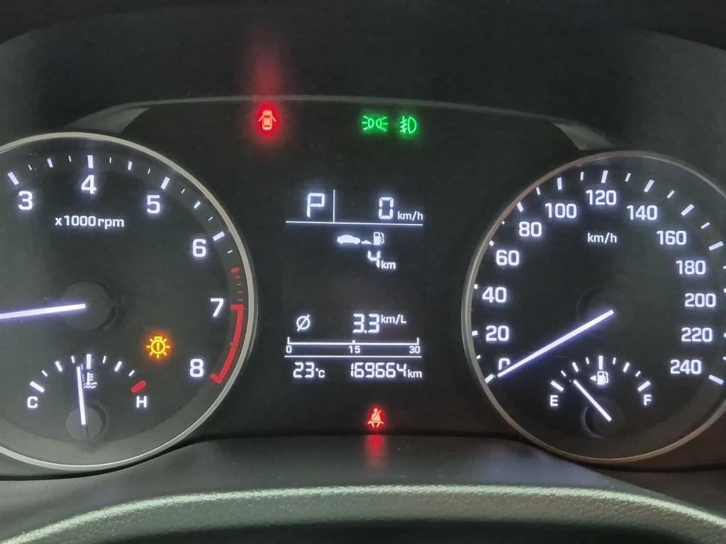 HYUNDAI Avante - Vista 6