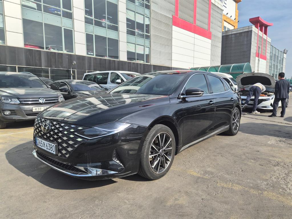 HYUNDAI Grandeur - Vista 2