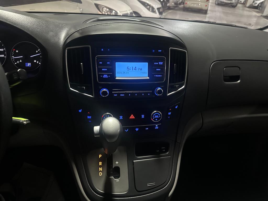 HYUNDAI Starex - Vista 8
