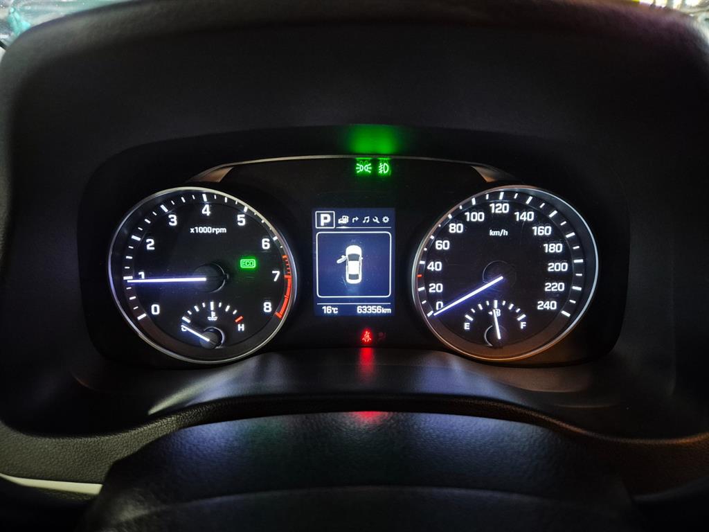 HYUNDAI Avante - Vista 6