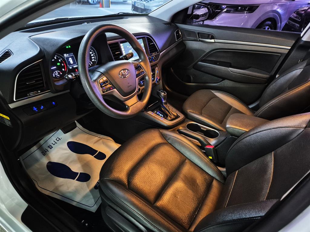 HYUNDAI Avante 2018 Blanco - Importación desde Corea - HF Imports Iquique - Foto 13