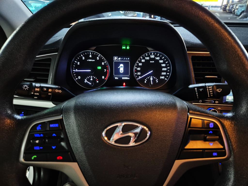 HYUNDAI Avante - Vista 7