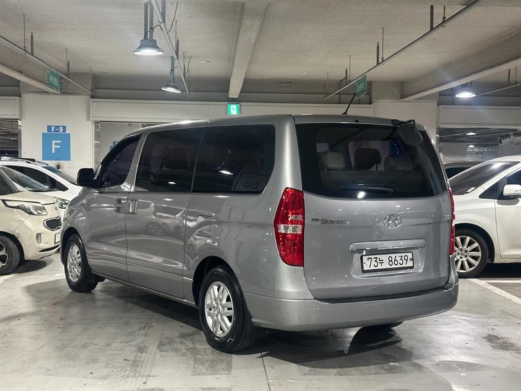 HYUNDAI Starex - Vista 4
