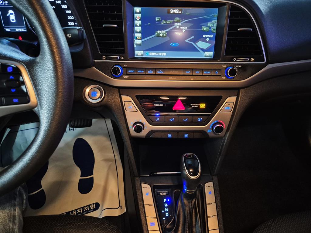 HYUNDAI Avante - Vista 8