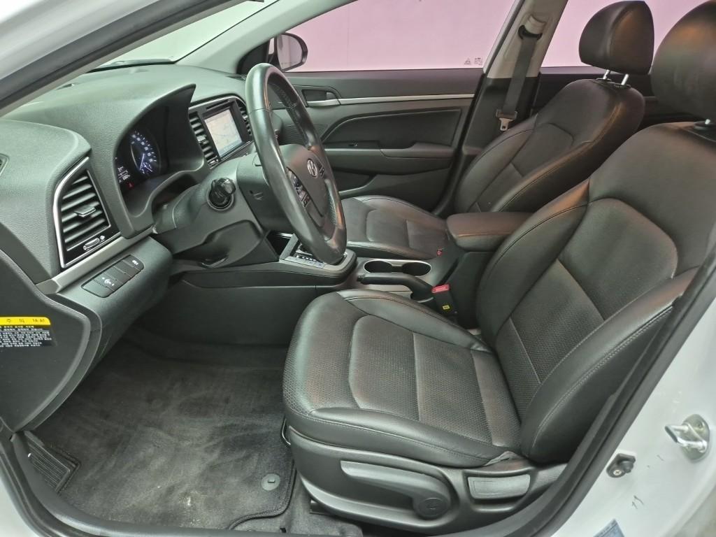 HYUNDAI Avante - Vista 11