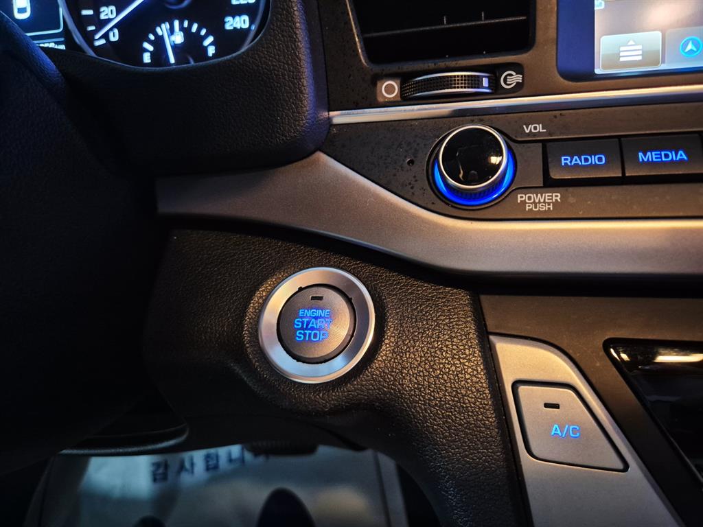 HYUNDAI Avante - Vista 11
