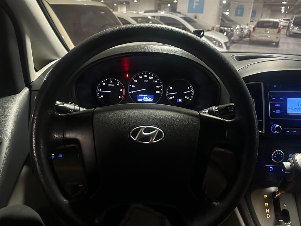 HYUNDAI Starex - Vista 6
