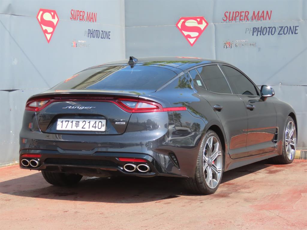 KIA Stinger - Vista 5