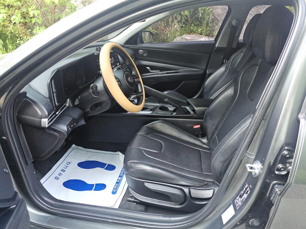 HYUNDAI Avante - Vista 9
