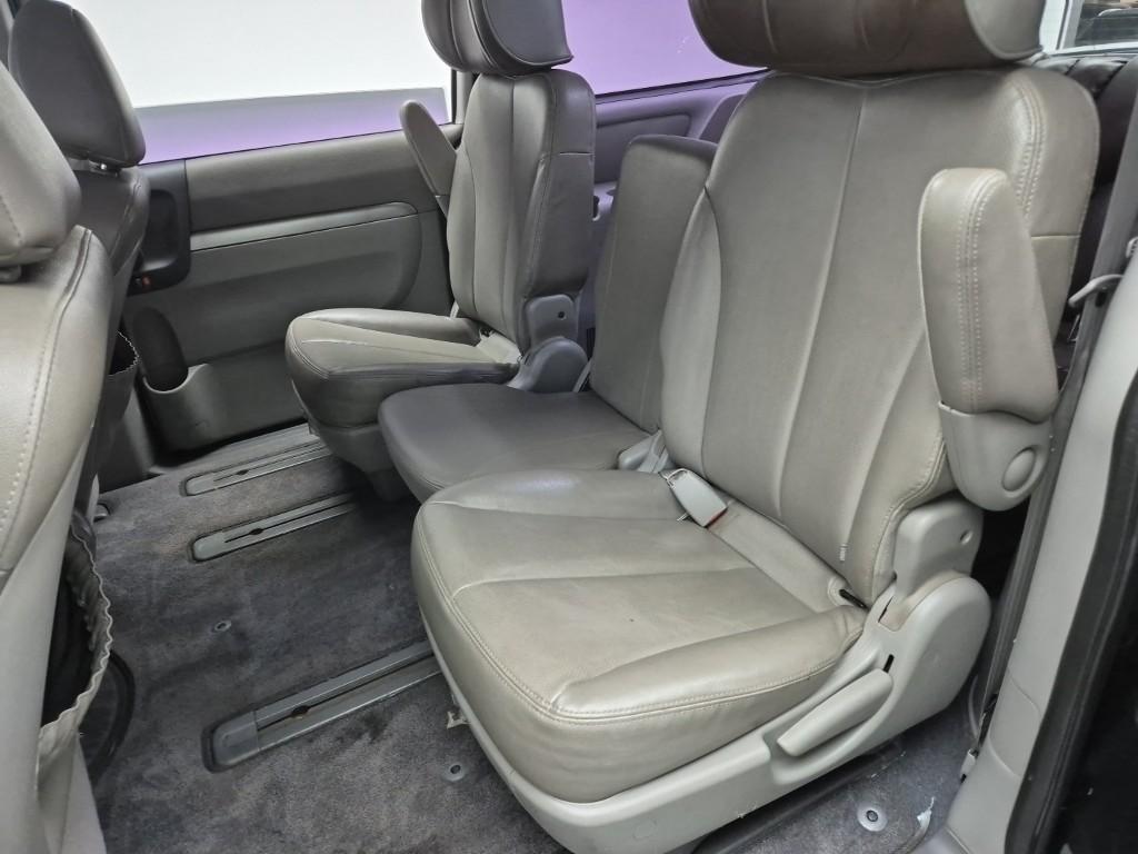 KIA Carnival - Vista 11