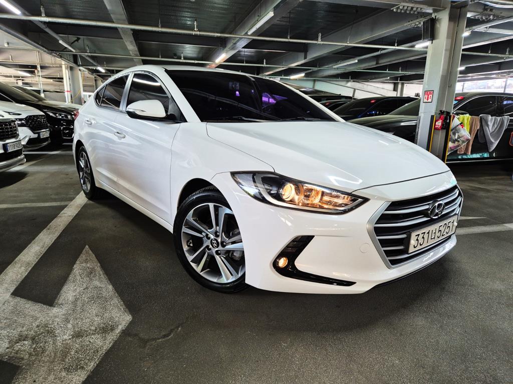 HYUNDAI Avante - Vista 2